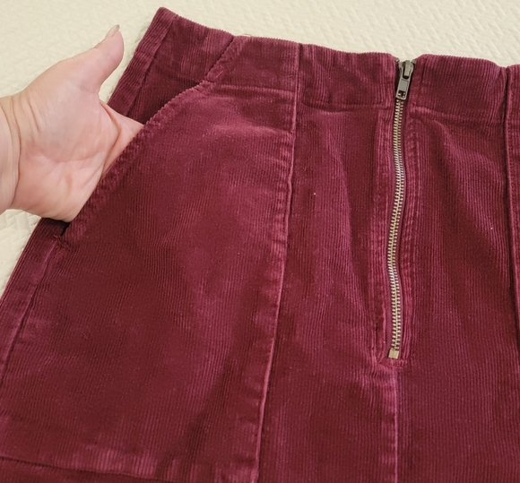 Wild Fable Burgundy Corduroy Mini Skirt Size 10 Front Pockets Retro Boho - Picture 2 of 9